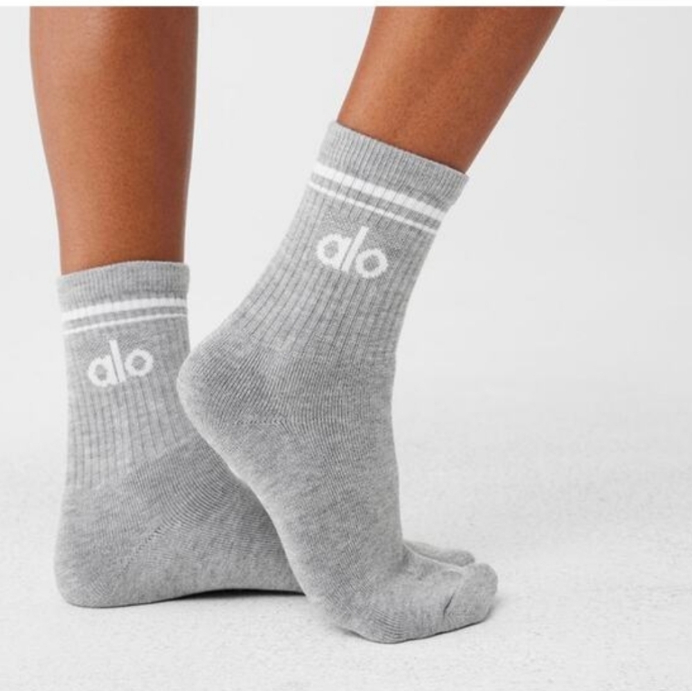 Alo Yoga Unisex Half-Crew Sock  Athletic Heather Grey/White Medium $34